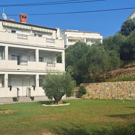 And Kruna Apartman Rab Town
