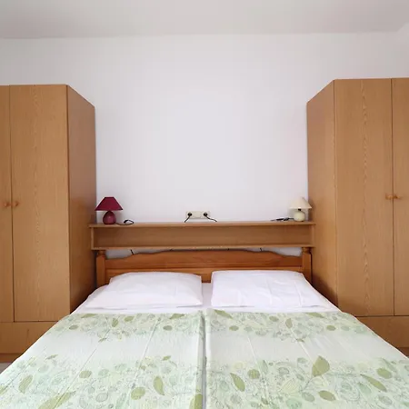 And Kruna Apartman Rab Town